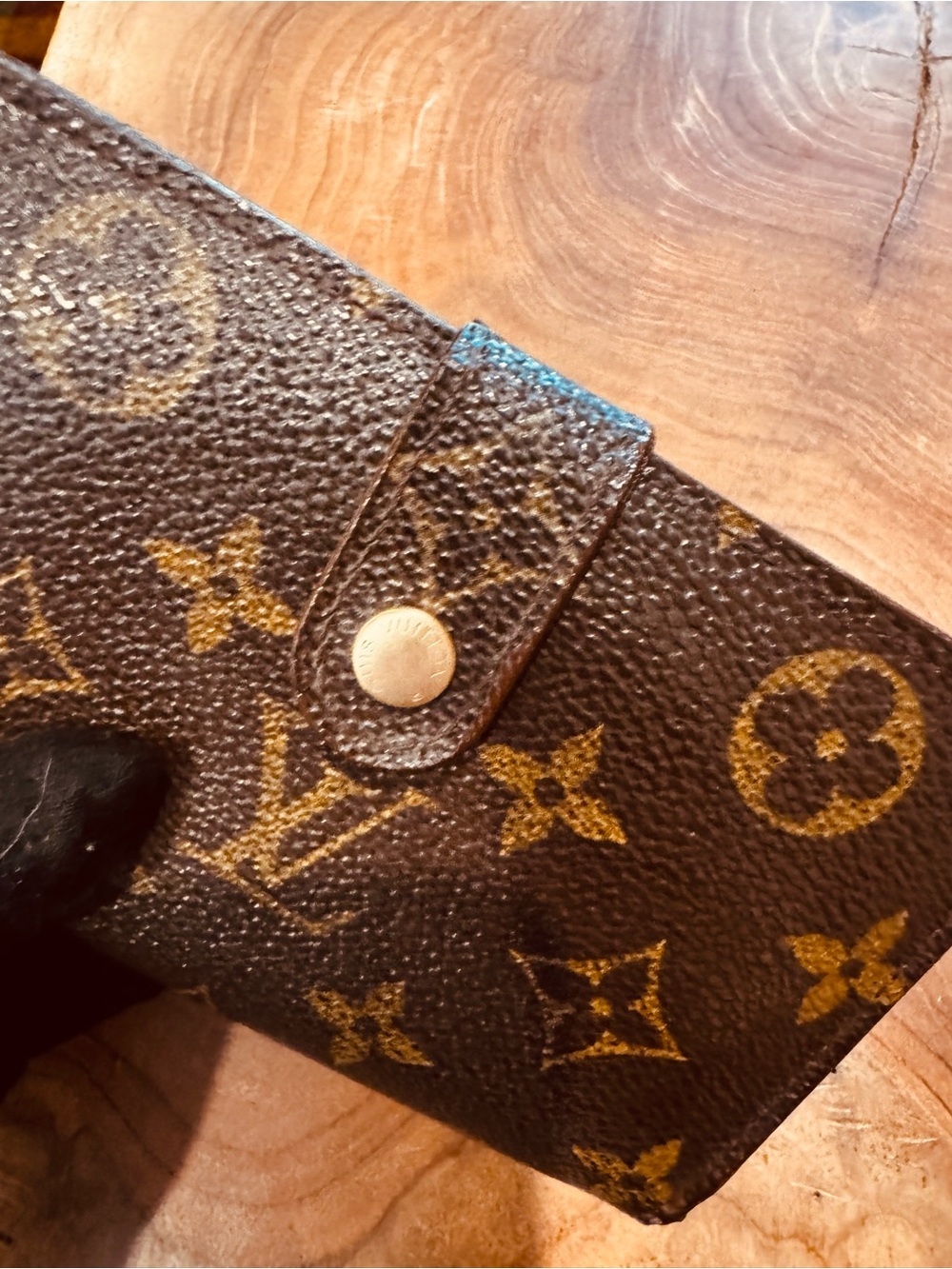Just in Vuitton French purse, compact, wallet, kiss, lock, monogram, canvas - Picture 6 of 17